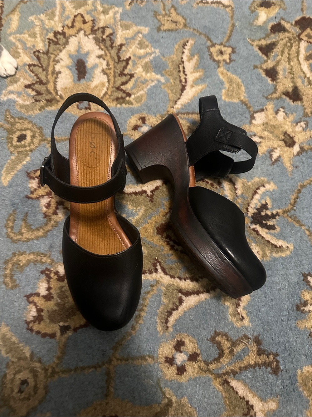 b.o.c. Black Closed Toed Heel Clog